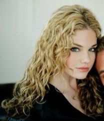https://www.showbiz.cz/public/files/gallery/thumb/c6/c6ec78d6eb3841b6718a50d294d66ad81312554887_new.jpg