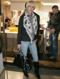https://www.showbiz.cz/public/files/gallery/thumb/dc/dce33ec20026d262601729ee81f1a3ba1312533201_new.jpg