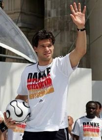 https://www.showbiz.cz/public/files/gallery/thumb/e8/e8bdeaff357ffeca3cf0855a9bf6bbd71312490927_new.jpg
