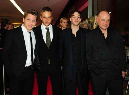 https://www.showbiz.cz/files/gallery/32/32fcea13f04b22f15bd77fffef57768b1312572959.jpg