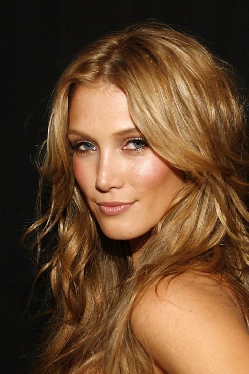 https://www.showbiz.cz/files/gallery/4d/4d142ebcc2fdbaf900d5b55aa75f54e91312485621.jpg