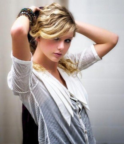 https://www.showbiz.cz/files/gallery/d6/d63fa83b21bce21f2b70ba543745d8ba1312536932.jpg