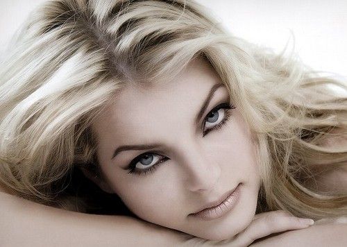 https://www.showbiz.cz/files/gallery/dc/dceb30eaac42915a141165779874eb371312563544.jpg