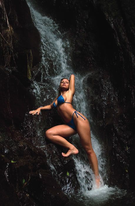 Невероятный секс с горячей бразильской красоткой у водопада