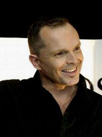 https://www.showbiz.cz/public/files/gallery/thumb/17/17581ca62e52bd8948fb1c1839a6ada51312574378.jpg