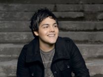 https://www.showbiz.cz/public/files/gallery/thumb/3a/3a3b96edc89359490a20ea20aa6f82281312490600.jpg
