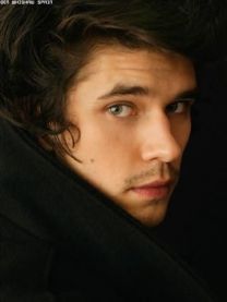 https://www.showbiz.cz/public/files/gallery/thumb/4c/4c7f8acd06c2918a0b43d4c7d0fb2a511312492517.jpg