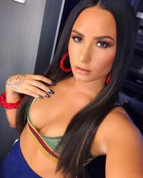 https://www.showbiz.cz/public/files/gallery/thumb/b0/b062bd489b446f52c75c65c25a58a39c.jpg