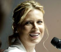https://www.showbiz.cz/public/files/gallery/thumb/c2/c2b4e423d0ef48223092e1062be3fe73.jpg